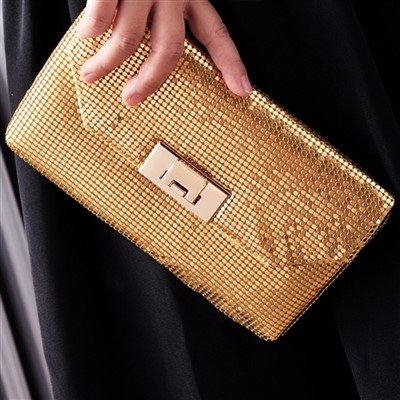 Bolso clutch tipo sobre con purpurina color champán